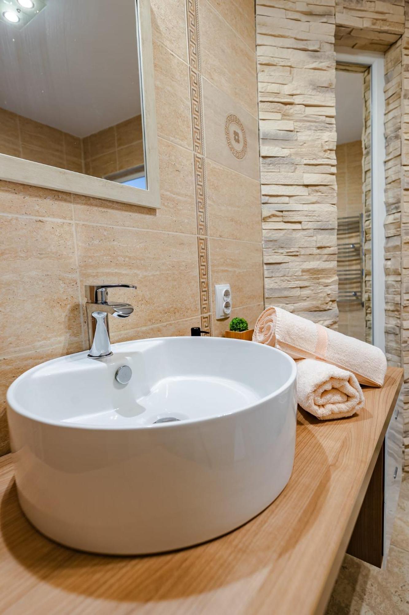Christian Haus Sibiu Hotel Bagian luar foto