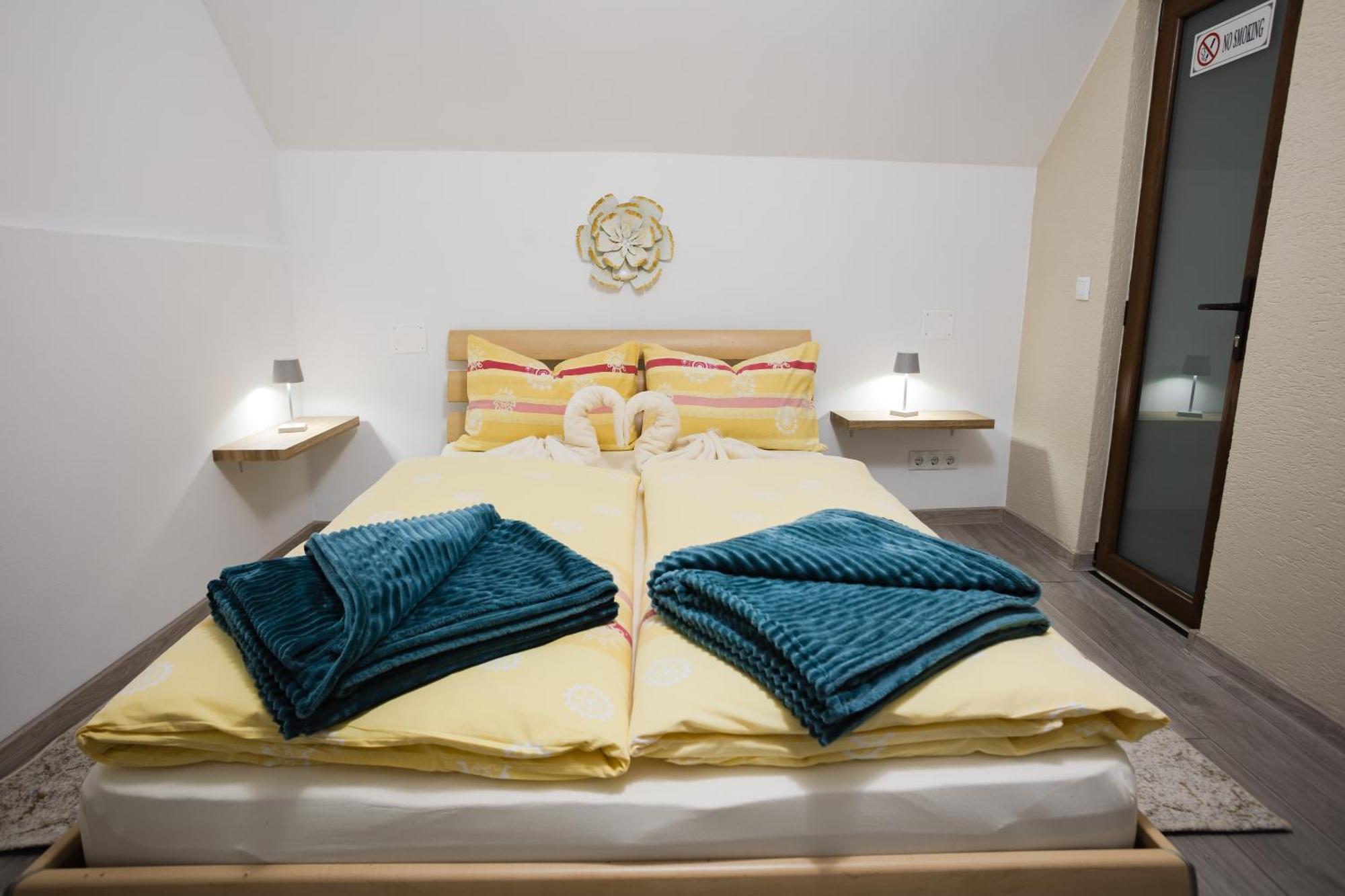 Christian Haus Sibiu Hotel Bagian luar foto